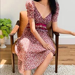 En Saison Ditsy Floral Pleated Midi Dress